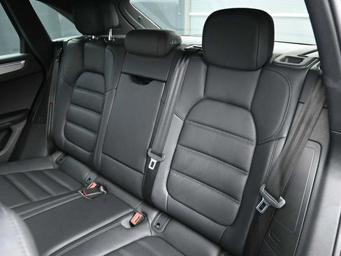Certified 2020 Porsche Macan Turbo AWD/4WD image 17