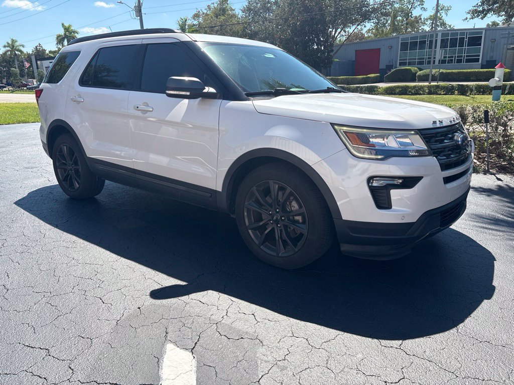 Used 2018 Ford Explorer XLT w/ Equipment Group 202A FWD image 5