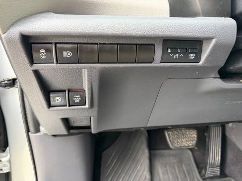 Used 2022 Toyota Sienna LE AWD/4WD image 13