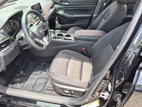 Used 2025 Nissan Altima 2.5 SV FWD image 21