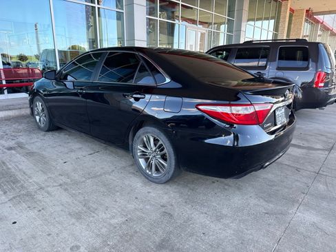 Used 2017 Toyota Camry SE FWD image 5