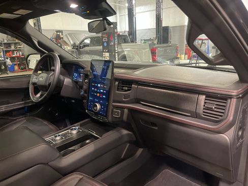 Used 2024 Ford Expedition Max Limited AWD/4WD image 19