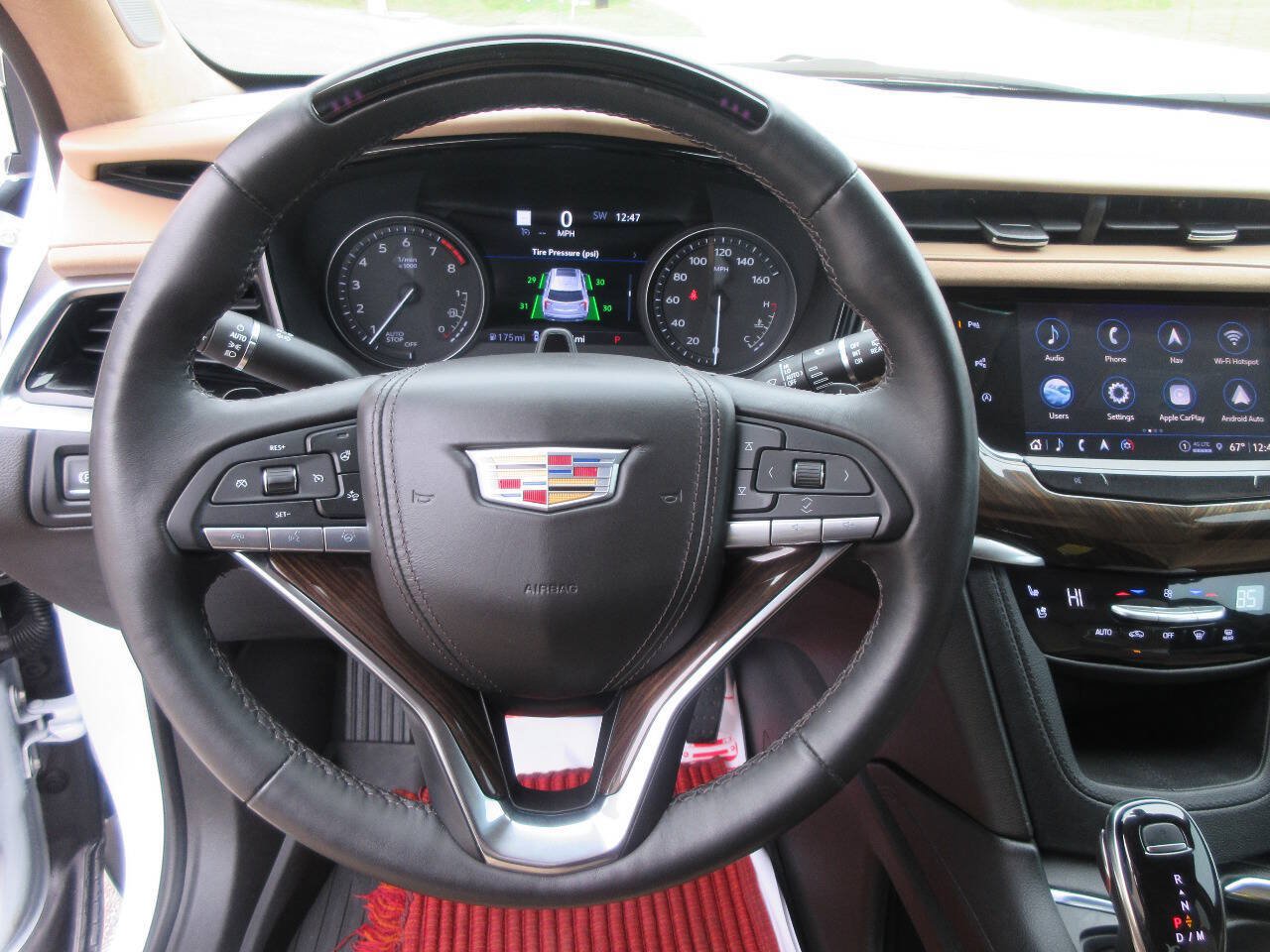 Used 2025 Cadillac XT6 Premium Luxury w/ Platinum Package FWD image 10
