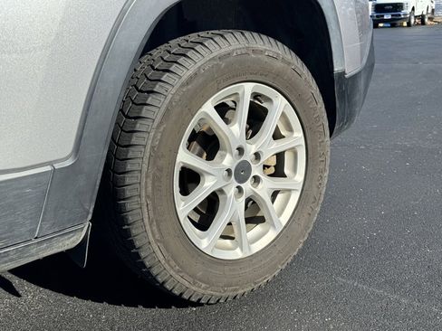 Used 2018 Jeep Cherokee Latitude Plus image 30