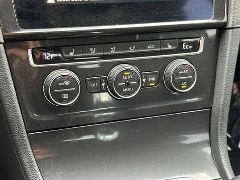 Used 2019 Volkswagen e-Golf SE image 17