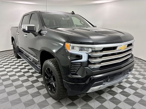 Used 2022 Chevrolet Silverado 1500 High Country w/ Technology Package image 4