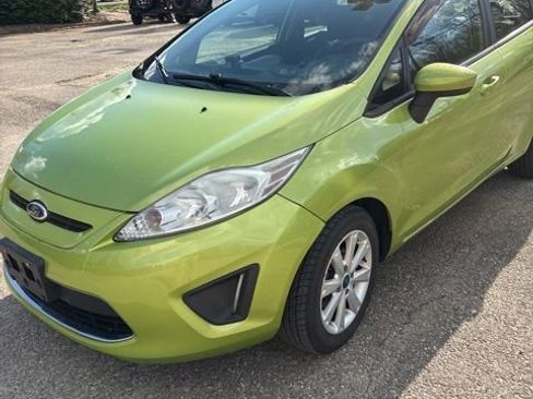 Used 2012 Ford Fiesta SE image 1