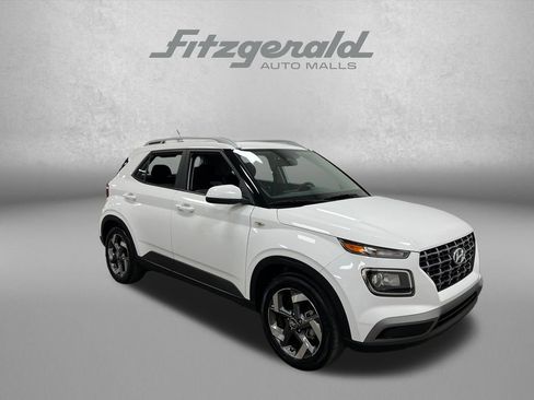 Used 2025 Hyundai Venue SEL FWD image 8