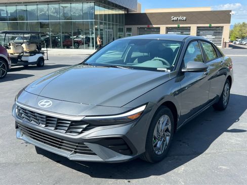 New 2026 Hyundai Elantra Blue image 2