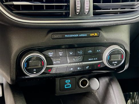 Used 2021 Ford Escape Titanium image 15