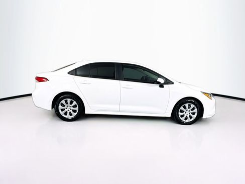 Used 2021 Toyota Corolla LE image 11