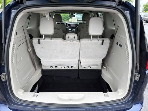 Used 2020 Chrysler Pacifica Limited FWD image 10