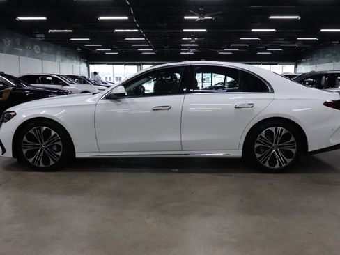 Used 2025 Mercedes-Benz E 350 E350 4MATIC image 2