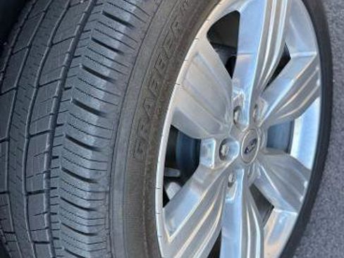 Used 2024 Ford Expedition Platinum image 19