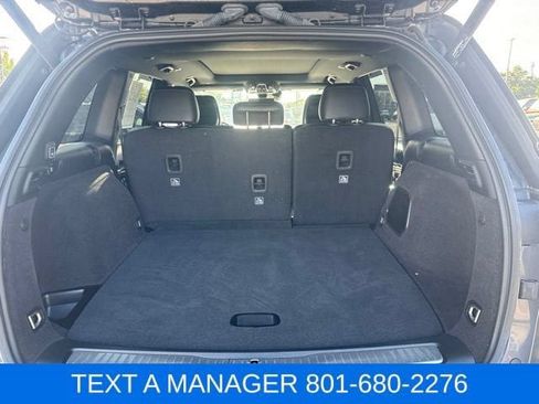 Used 2023 Jeep Grand Cherokee Overland w/ Luxury Tech Group IV AWD/4WD image 12