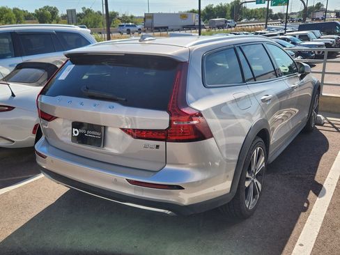 Used 2025 Volvo V60 B5 Cross Country Plus AWD/4WD image 7