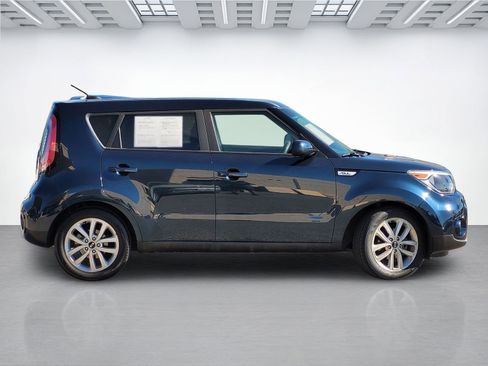 Used 2018 Kia Soul + image 3