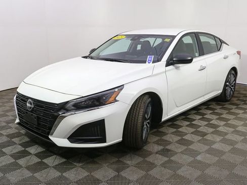 Used 2025 Nissan Altima 2.5 SV image 5