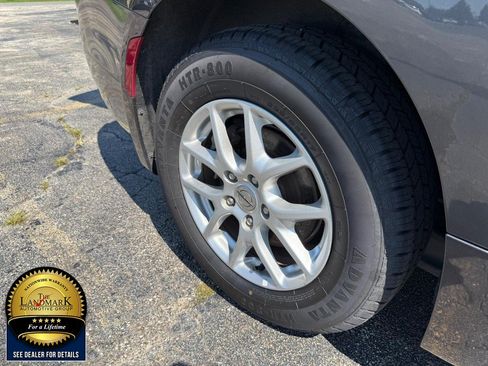 Used 2023 Chrysler Pacifica Touring-L FWD image 22