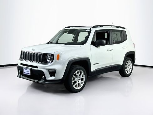 Used 2022 Jeep Renegade Latitude w/ Convenience Group AWD/4WD image 1