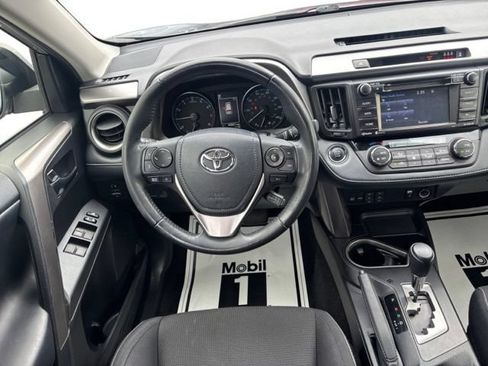 Used 2018 Toyota RAV4 XLE AWD/4WD image 14