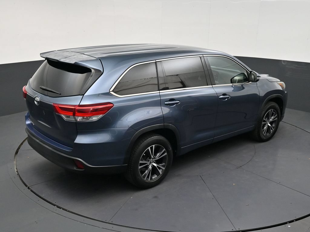 Used 2018 Toyota Highlander LE FWD image 16