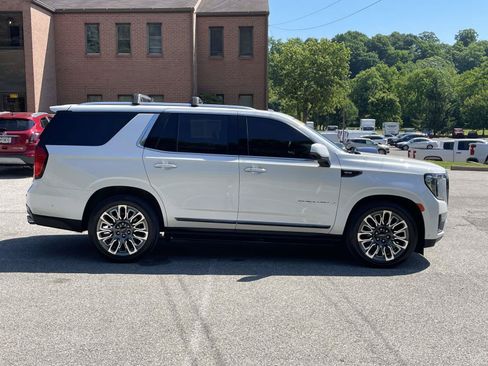 Used 2023 GMC Yukon Denali Ultimate AWD/4WD image 2