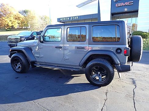 Used 2018 Jeep Wrangler Unlimited Sport S image 2