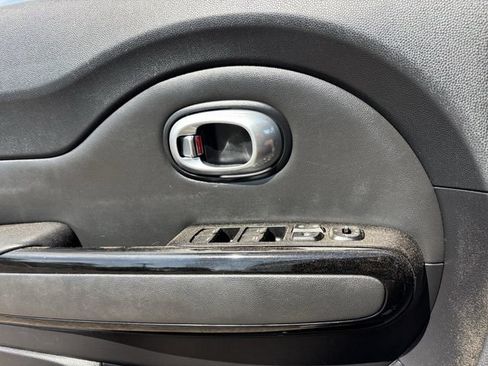 Used 2015 Kia Soul ! FWD image 21