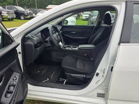 Used 2024 Nissan Sentra SV FWD image 13
