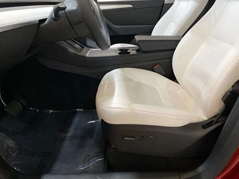 Used 2024 Tesla Model Y 2WD image 39