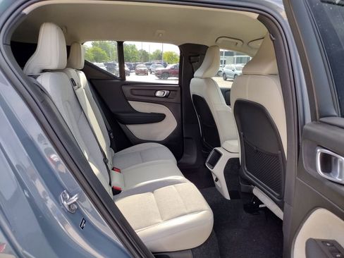 Used 2020 Volvo XC40 T4 Momentum FWD image 10
