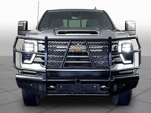 Used 2024 Chevrolet Silverado 2500 High Country w/ Technology Package AWD/4WD image 4