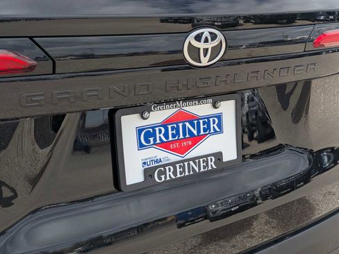 Used 2024 Toyota Grand Highlander AWD image 12