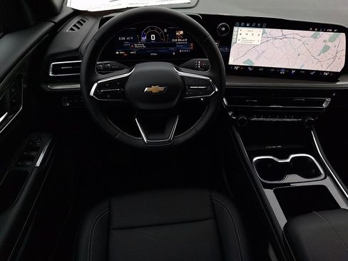 Used 2026 Chevrolet Traverse LT w/ Driver Confidence Package image 11