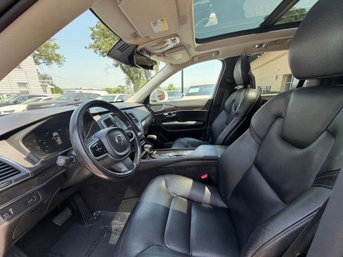 Used 2018 Volvo XC90 T5 Momentum w/ Convenience Package AWD/4WD image 9