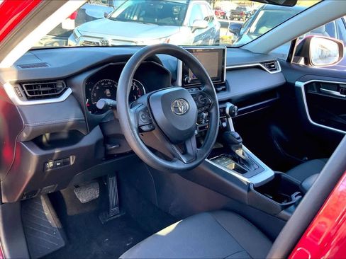 Used 2025 Toyota RAV4 XLE image 17