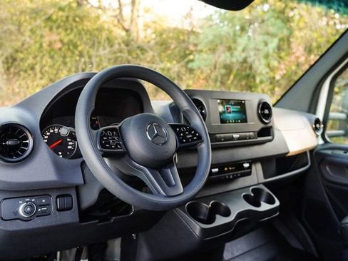 Used 2023 Mercedes-Benz Sprinter 3500 image 21