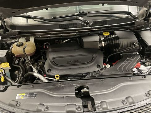 Used 2019 Chrysler Pacifica Touring-L FWD image 22