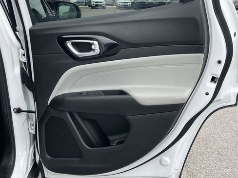 Used 2025 Jeep Compass Limited image 22