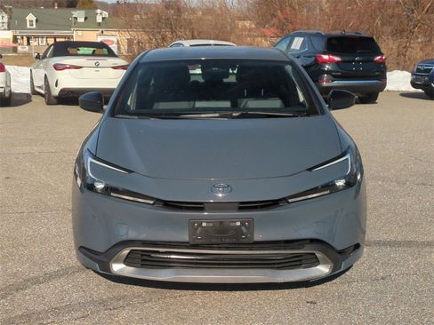Used 2025 Toyota Prius Plug-In Hybrid image 9