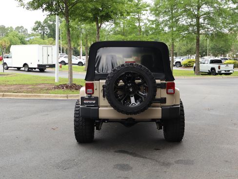 Used 2016 Jeep Wrangler Unlimited Sahara w/ Dual Top Group AWD/4WD image 8
