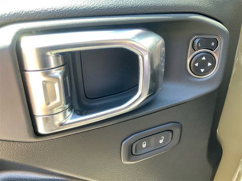 New 2025 Jeep Gladiator Sport image 29