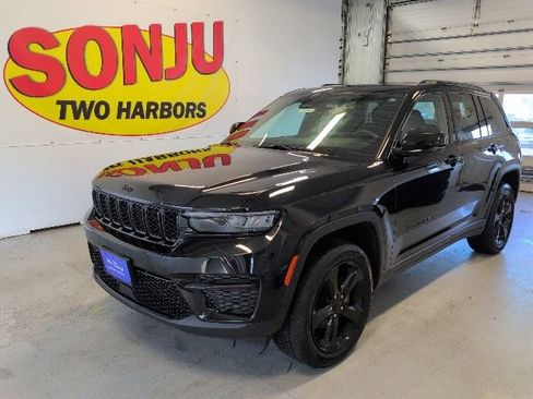 Used 2023 Jeep Grand Cherokee Altitude AWD/4WD image 1