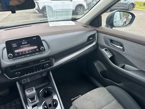 Certified 2023 Nissan Rogue SV FWD image 19