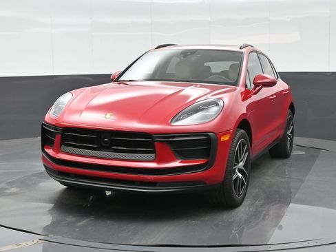 Certified 2024 Porsche Macan AWD/4WD image 12