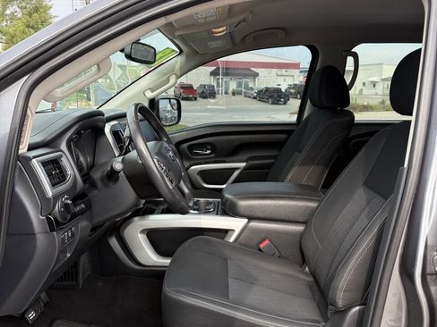 Used 2018 Nissan Titan SV w/ SV Convenience Package image 6