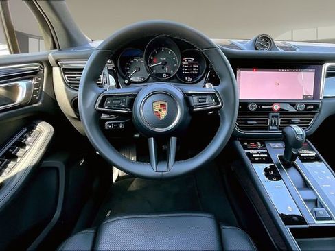 Used 2026 Porsche Macan AWD/4WD image 8
