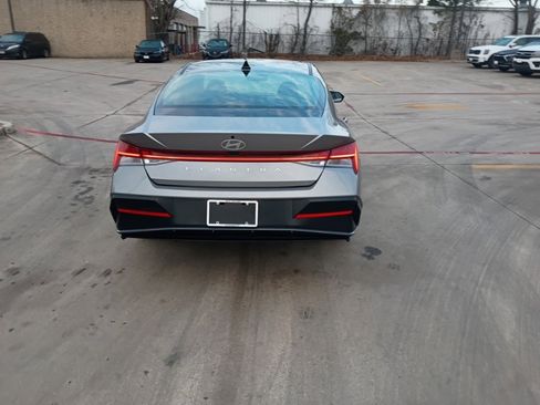 Used 2025 Hyundai Elantra SEL image 11