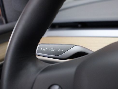 Used 2023 Tesla Model Y Long Range image 28